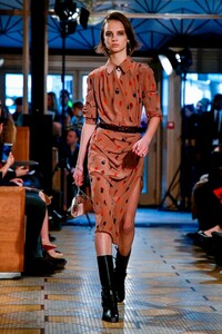 Altuzarra-RTW-FW18-Paris-6060-1520078339.thumb.jpg.88251df55e3b00bba5d6f4a2eb28f600.jpg