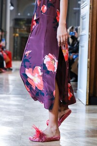 Altuzarra-RTW-FW20-Paris-3442-1582982736.thumb.jpg.f91e288eee3073ec1f71303b306f21c5.jpg
