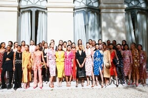 Altuzarra-RTW-SS19-Paris-10651-1538223045.thumb.jpg.af37d6fbea787689f5bbc8555a7cc4dc.jpg