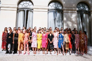 Altuzarra-RTW-SS19-Paris-10659-1538223054.thumb.jpg.84fac669a6ff935d4e4c57f65bc18c83.jpg