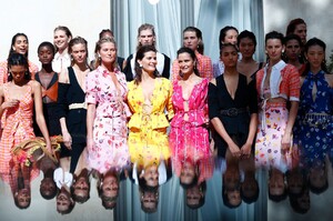 Altuzarra-RTW-SS19-Paris-33522-1538222978.thumb.jpg.4ea237d5b30047f763237b5a8c6db9e3.jpg