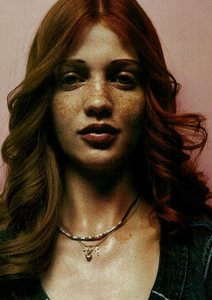 American_Pie_Meisel_Vogue_Italia_May_2004_02.thumb.png.44efb13689e9af5c4832f3e1b333430d.png
