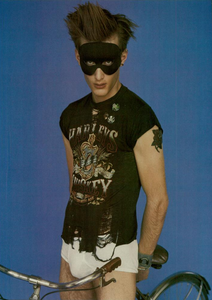 American_Pie_Meisel_Vogue_Italia_May_2004_03.thumb.png.40e6e60ac00257002ab17a215fad6a9a.png