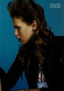 American_Pie_Meisel_Vogue_Italia_May_2004_06.thumb.png.c8b59164da023ac39d7a0f30990a288d.png