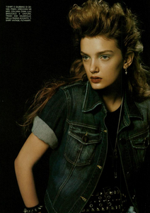 American_Pie_Meisel_Vogue_Italia_May_2004_14.thumb.png.75a7b6c0b901f60e521e977306e44fc0.png