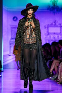 Anna-Sui-RTW-FW20-New-York-5074-1581356477.thumb.jpg.4c56c9bfd4d2324308b3771ed72a5c9e.jpg