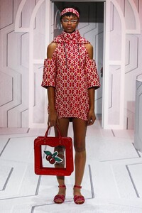 Anya-Hindmarch-RTW-SS18-London-9041-1505644679.thumb.jpg.cb50bfc51d2efef0f5b44500f968e1ea.jpg