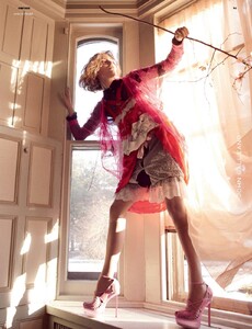 Arizona_Muse_by_Benjamin_Alexander_Huseby_(Dazed__Confused_March_2011).thumb.jpg.b7c40021351daea9e48225ed30b3ce04.jpg