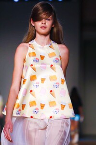 Au-jour-le-jour-RTW-SS15-Milan-4247-1411320066.thumb.jpg.6dafa803781c0f094dadea5bf271bf3d.jpg