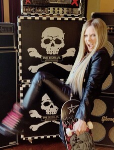Avril-Lavigne---Nylon-Magazine-2020-03.jpg
