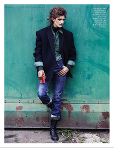 Bailey_Vogue_Spain_October_2012_07.thumb.png.6761374975989ddd78744d7a9c8f8d48.png