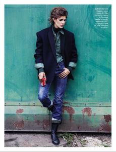 Bailey_Vogue_Spain_October_2012_07.thumb.png.b86dbbad57d7b251aad8dad0de148d23.png