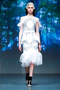 Bora-Aksu-RTW-SS19-London-0215-1536930677.thumb.jpg.24de8ba4a420e46044a758d4116d56fd.jpg
