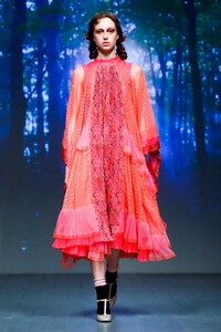 Bora-Aksu-RTW-SS19-London-0299-1536930930.thumb.jpg.972a15cca54468d5da6be10c20cdeff9.jpg