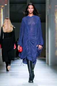 Bottega-Veneta-RTW-FW20-Milan-1753-1582392738.thumb.jpg.9724c0274976e1b15a9ff1e57aee9b60.jpg