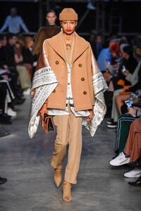 Burberry-RTW-FW19-London-1561-1550427920.thumb.jpg.7dad1b790a34e3f578b47be6e3edddbc.jpg