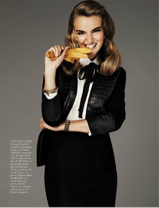 Cambio_de_Piel_Sgura_Vogue_Spain_October_2012_06.thumb.png.8af17fdc98d21c346d0762494645e224.png