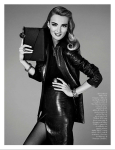 Cambio_de_Piel_Sgura_Vogue_Spain_October_2012_09.thumb.png.fea69f8a8aaf28c990cd24695e189953.png