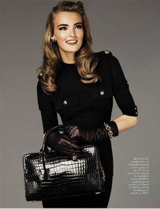 Cambio_de_Piel_Sgura_Vogue_Spain_October_2012_11.thumb.png.d12b71a990461ac028cb9680d616dabc.png