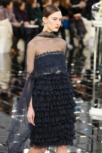 Chanel-Couture-SS17-Paris-6619-1485253634.thumb.jpg.9ff8907b190aa7250131f0eaf2b1bbf7.jpg
