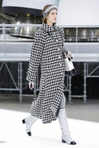 Chanel-RTW-FW17-Paris-0268-1488888140.thumb.jpg.ea5eb1a5beb01e28966b966f7ca0c2f7.jpg