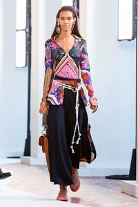 Chloe-RTW-SS19-Paris-7584-1538044517.thumb.jpg.9af44df81fb0c41074ccd474b714a9ae.jpg