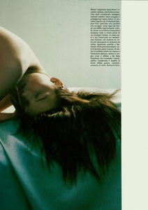 Delaporte_Vogue_Italia_May_2004_05.thumb.png.868c01f2fc0477271a649560996386a0.png