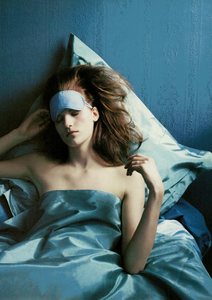Delaporte_Vogue_Italia_May_2004_09.thumb.png.16cd8aae94fb2c160c81f96689e439ec.png