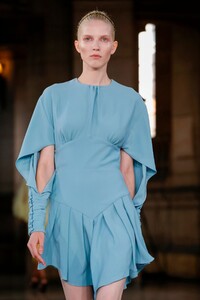 Diogo-Miranda-RTW-SS19-Paris-6123-1537966754.thumb.jpg.a4faf9fd20f11d202e5b46cc640f729c.jpg