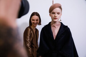 Dior-Couture-FW18-Paris-9578-1527863328.thumb.jpg.ca02ecbdfd2eba17fc78cd8c9da1521b.jpg