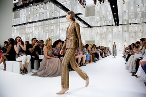 Dior-Couture-FW18-Paris-EXTRA-3481-1530544243.thumb.jpg.c4a3be6d0b8cca2dc3d1d37e36de4cc6.jpg