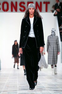 Dior-RTW-FW20-Paris-7155-1582643208.thumb.jpg.77290838dc42b2d04b164017581f091c.jpg