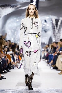 Dior-RTW-SS18-Paris-0686-1506438602.thumb.jpg.76cde0175336253b8b06e5019669e200.jpg