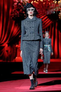 Dolce-Gabbana-RTW-FW19-Milan-6117-1551019246.thumb.jpg.8a3a362693406891cfef6e4315fa68d3.jpg