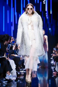 Elie-Saab-RTW-FW17-Paris-1721-1488642026.thumb.jpg.a425239d6f9e8aa8b703c4decc356edb.jpg