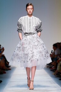 Ermanno-Scervino-RTW-SS19-Milan-2315-1537619742.thumb.jpg.6ae94c587c570df3369030784a51d8fa.jpg