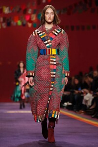 Etro-RTW-FW17-Milan-3112-1487943423.thumb.jpg.e6cc25012500c3ba01840fba10a4eca7.jpg