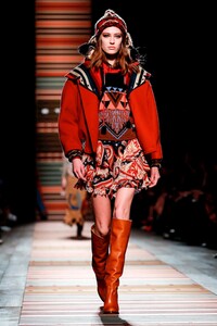 Etro-RTW-FW18-Milan-1986-1519396205.thumb.jpg.b21316ac92a8a73c1d2215c86bf6121d.jpg