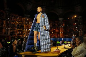 Fenty-Puma-RTW-FW17-Paris-1863-1488836772.thumb.jpg.9f15573aef6ef43e25285a0937653554.jpg