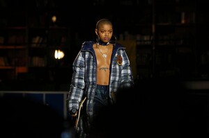 Fenty-Puma-RTW-FW17-Paris-5337-1488836617.thumb.jpg.9f65a25c1b253b08af7c00ff2f26c375.jpg