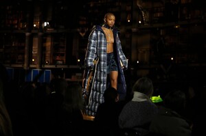 Fenty-Puma-RTW-FW17-Paris-5338-1488836623.thumb.jpg.2d6cfdc7fe0b76f2a3b7fb9c43a51244.jpg