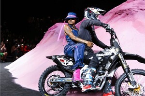 Fenty-X-Puma-by-Rihanna-RTW-SS18-New-York-2249-1505079262.thumb.jpg.95ff1e94dcd336b1b6f3511ec69ba40d.jpg