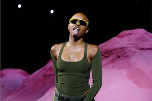 Fenty-X-Puma-by-Rihanna-RTW-SS18-New-York-2551-1505079637.thumb.jpg.7d3ae69c3fd871c3ba14607f2d173a77.jpg
