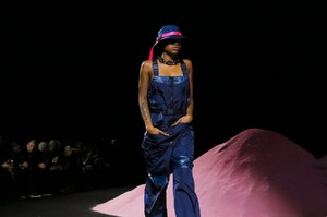 Fenty-X-Puma-by-Rihanna-RTW-SS18-New-York-4656-1505097384.thumb.jpg.65eb17801a6bbec54d901d2e373636db.jpg