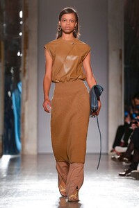 Gabriele-Colangelo-RTW-FW19-Milan-3399-1550897419.thumb.jpg.0a456f6f9b1cae2a084093bf5dd88fe6.jpg