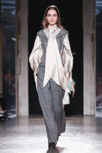 Genny-RTW-FW20-Milan-2025-1582196987.thumb.jpg.85bd018b611ccf0307e207d762592613.jpg