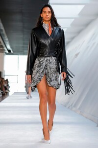 Giambattista-Valli-RTW-FW19-Paris-3218-1551708145.thumb.jpg.ff5a56fd0310b8069622485f637a848e.jpg