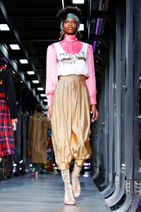 Gucci-RTW-FW17-Milan-3446-1487778187.thumb.jpg.0a473e50b276d993d6eb688e9b9fa392.jpg