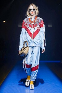 Gucci-RTW-SS18-Milan-3129-1505921856.thumb.jpg.353206e87d809529da7fde9453d811ce.jpg