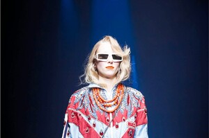 Gucci-RTW-SS18-Milan-3626-1505922369.thumb.jpg.10fe84862aaa706533ec3846fabb159a.jpg